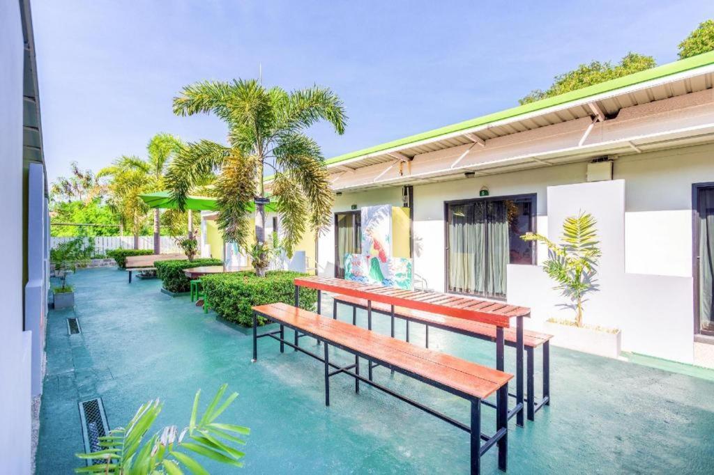 Oyo 450 Rawai Studios Resort Exteriör bild