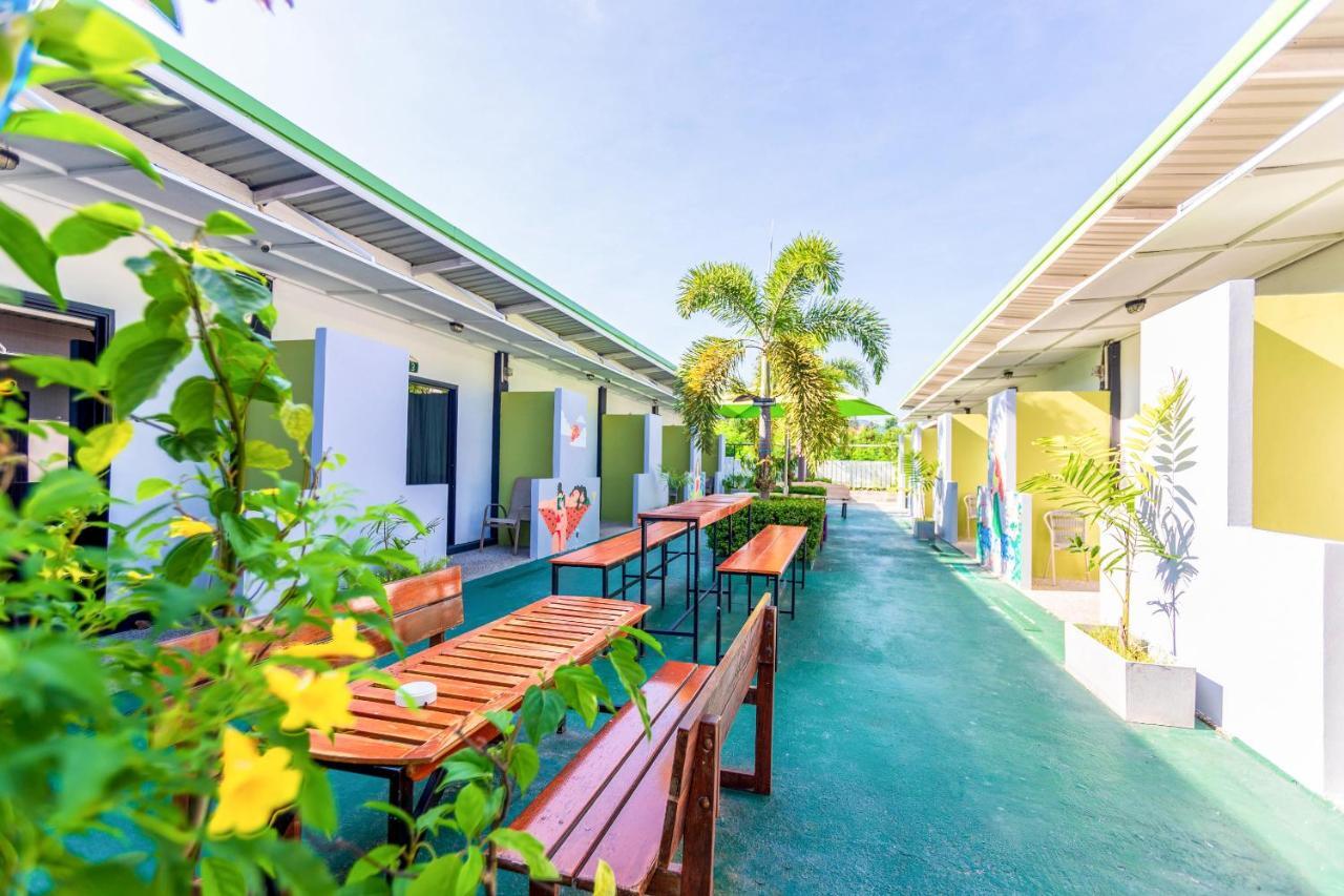 Oyo 450 Rawai Studios Resort Exteriör bild